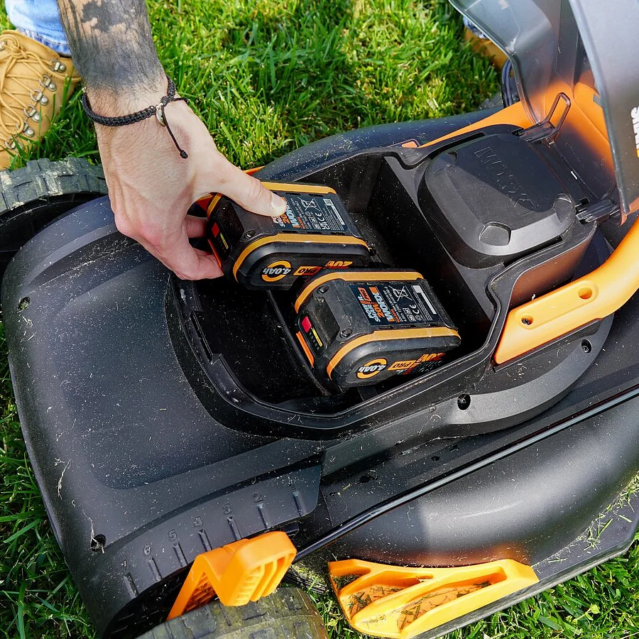 Cordless lawn mower WG743E 40V with battery and charger WORX